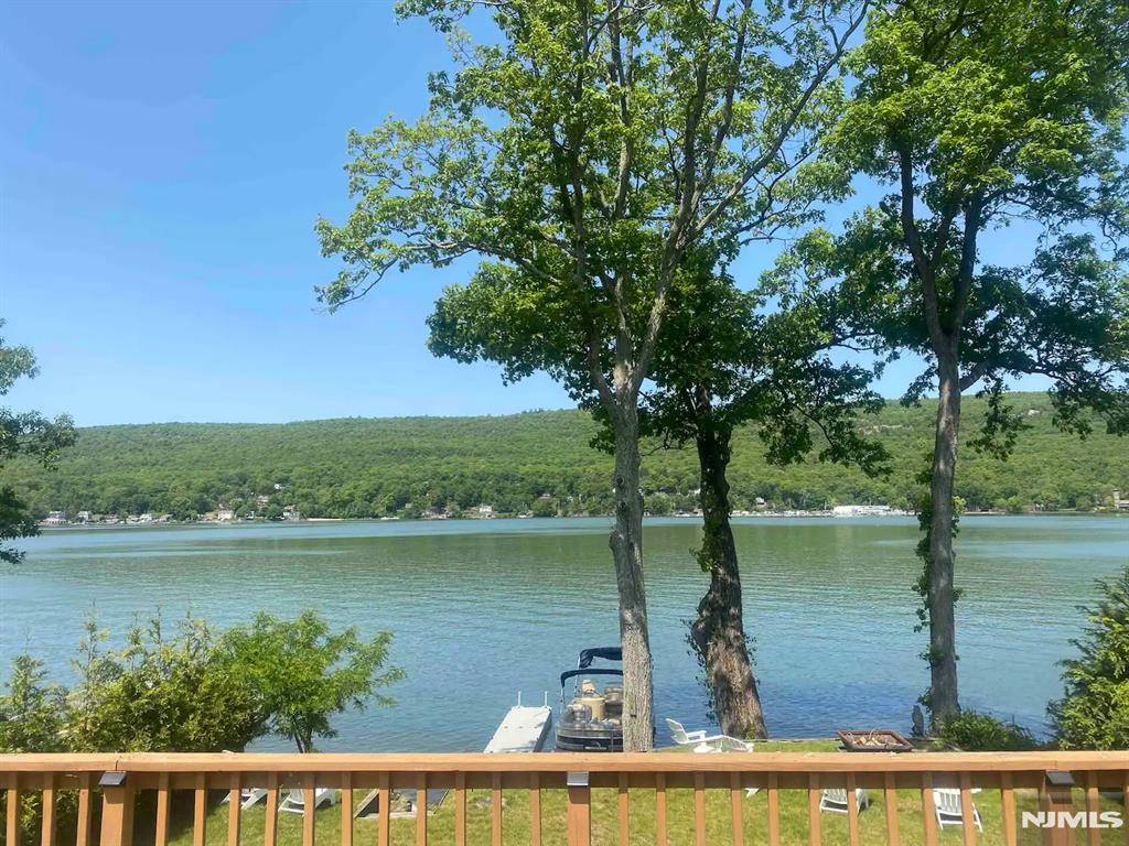 West Milford, NJ 07421,857 Shore RD