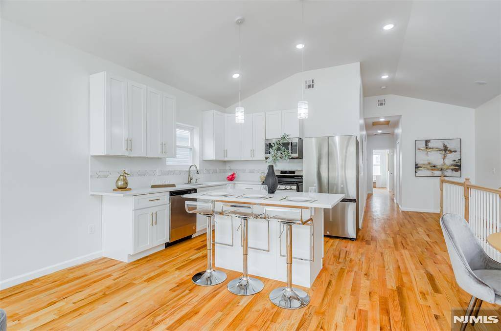 Jersey City, NJ 07305,111 Wilkinson AVE #2