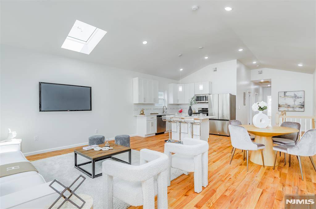 Jersey City, NJ 07305,111 Wilkinson AVE #2