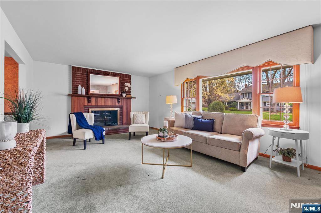 Ramsey, NJ 07446,18 Twinbrook CT