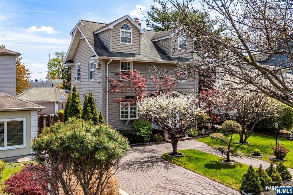 Rutherford, NJ 07070,277 Orient WAY