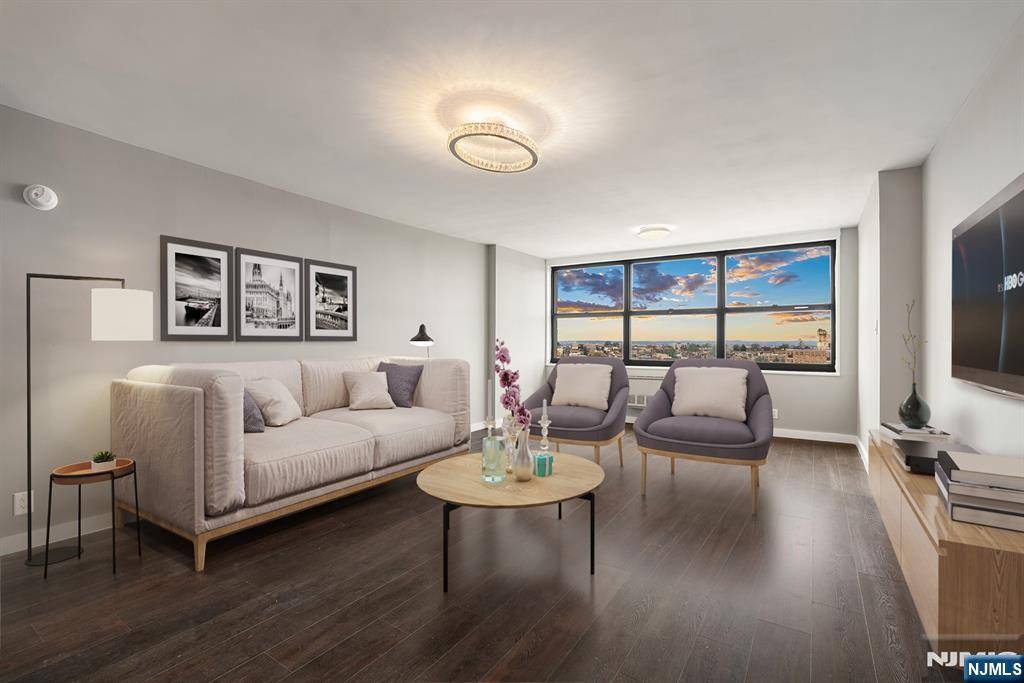 Guttenberg, NJ 07093,7004 Boulevard East #35B