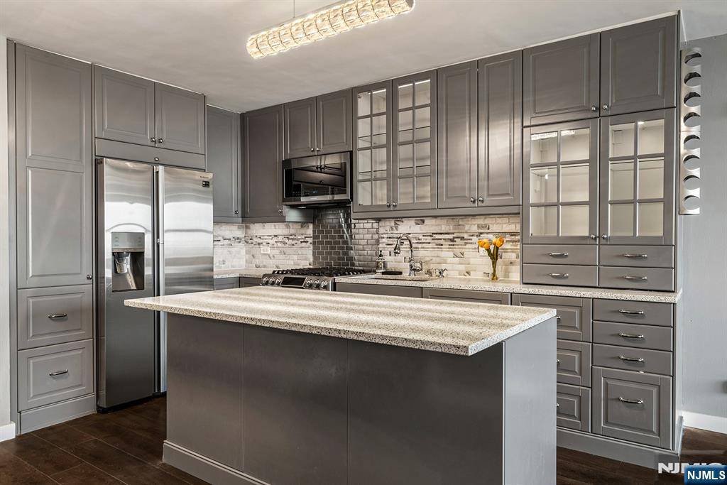Guttenberg, NJ 07093,7004 Boulevard East #35B