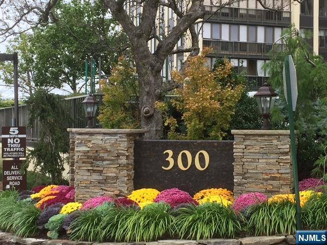 Cliffside Park, NJ 07010,300 Winston DR #809