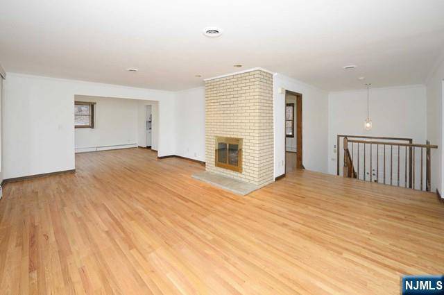 River Vale, NJ 07675,589 Barr CT