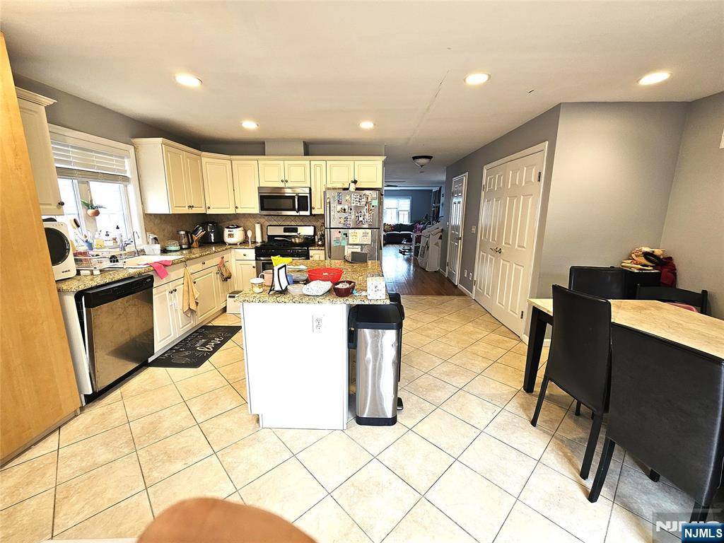 Palisades Park, NJ 07650,450 Lincoln ST