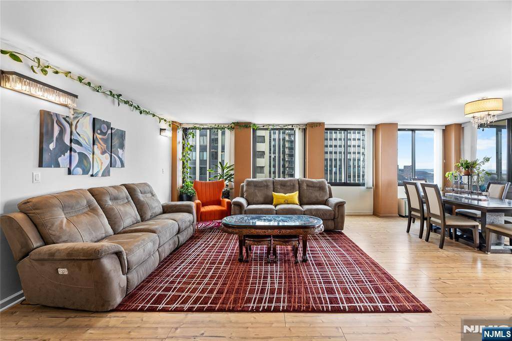 Cliffside Park, NJ 07010,200 Winston DR #2204