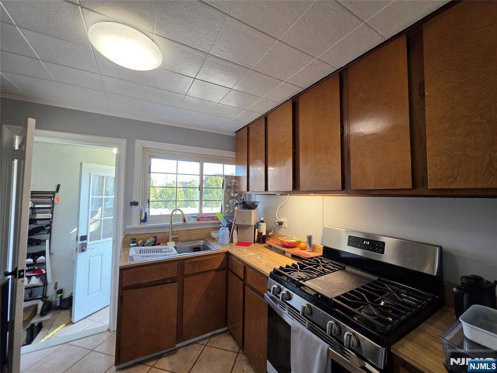 Little Ferry, NJ 07643,7 Lakeview AVE
