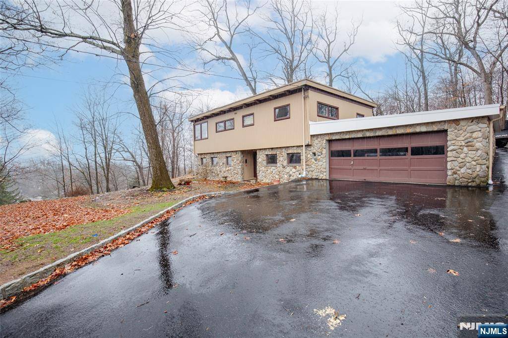 Oakland, NJ 07436,19 Minnehaha BLVD