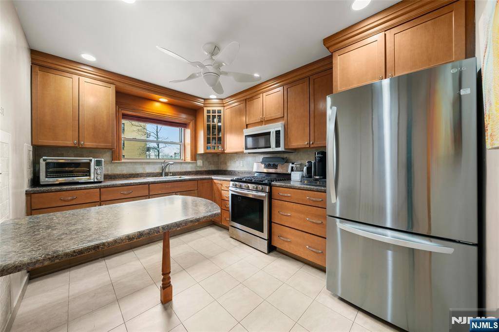 Fort Lee, NJ 07024,2430 8th ST #2B