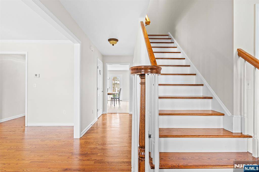 Pequannock Township, NJ 07444,6 Carriage CT