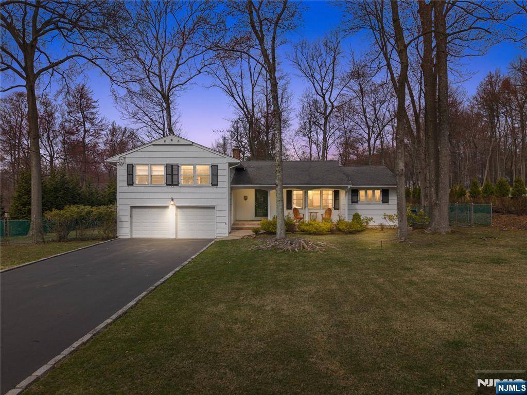 North Caldwell, NJ 07006,19 Squire Hill RD