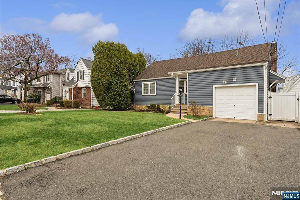 Bergenfield, NJ 07621,74 Spring AVE