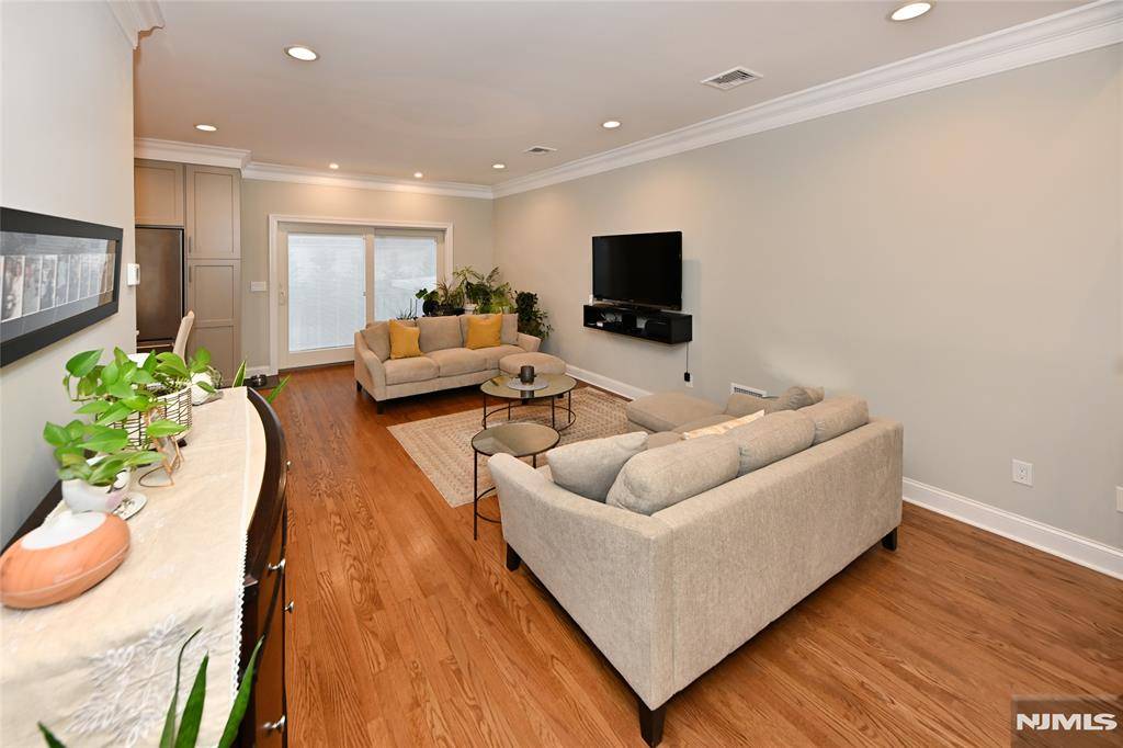 Emerson, NJ 07630,25 Lexington AVE