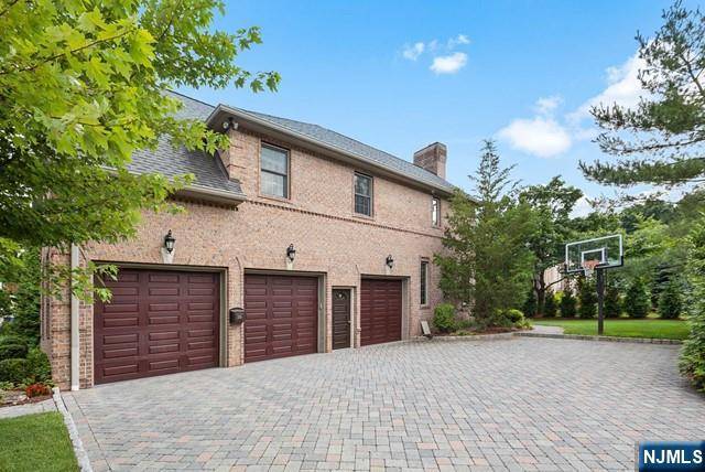 Closter, NJ 07624,358 Ruckman RD