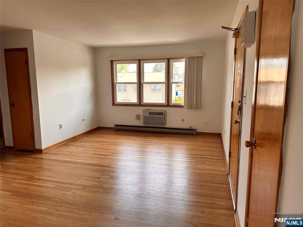 Lyndhurst, NJ 07071,333 Green AVE #4