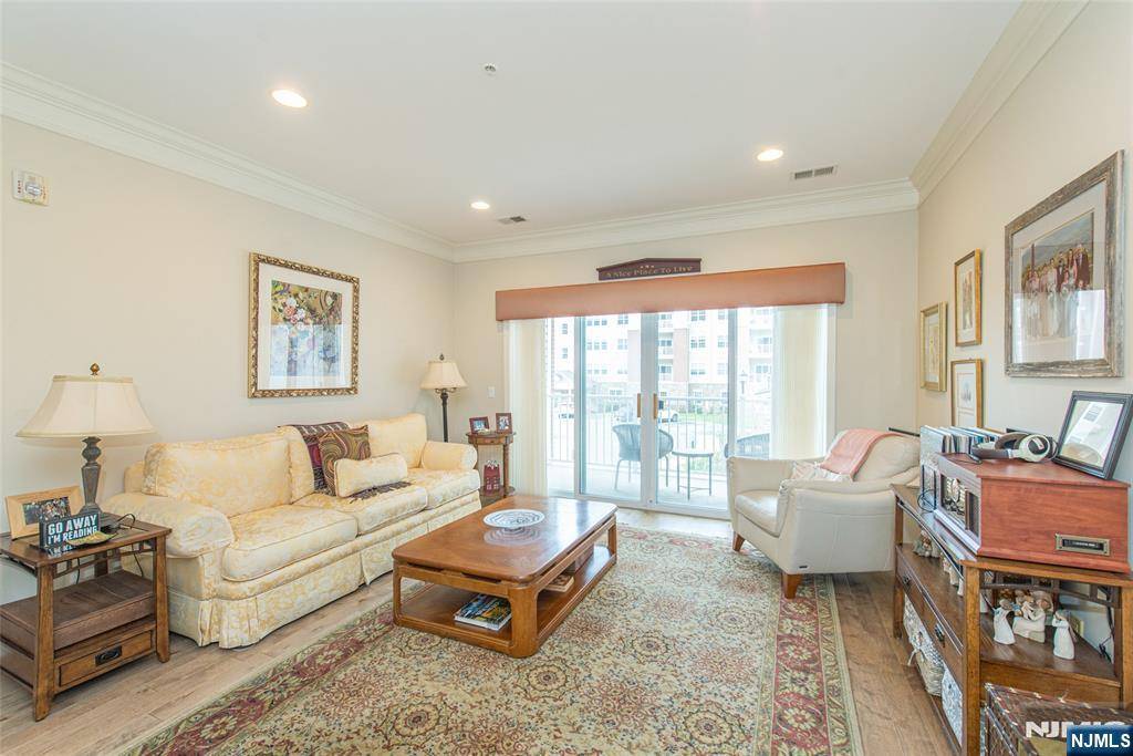 Wanaque, NJ 07465,4114 Warrens WAY