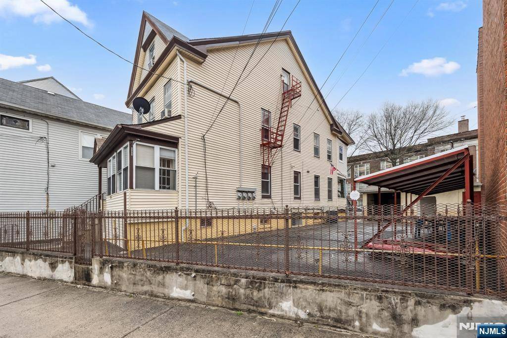 Paterson, NJ 07504,224-226 Vreeland AVE