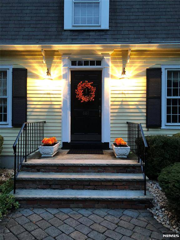 Franklin Lakes, NJ 07417,881 Circle AVE