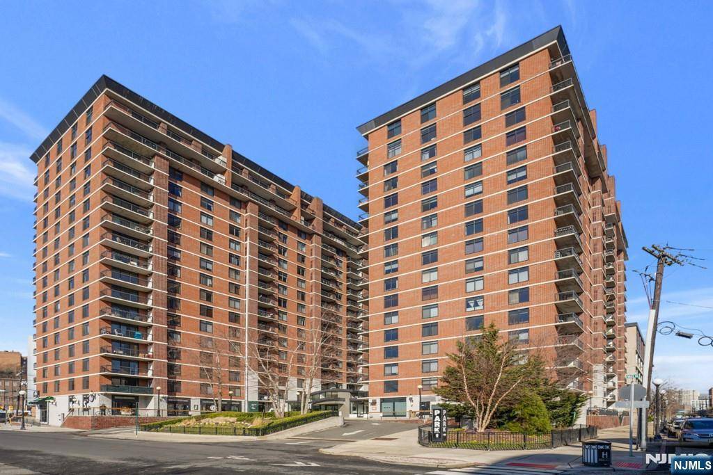 Hoboken, NJ 07030,700 1st #14N