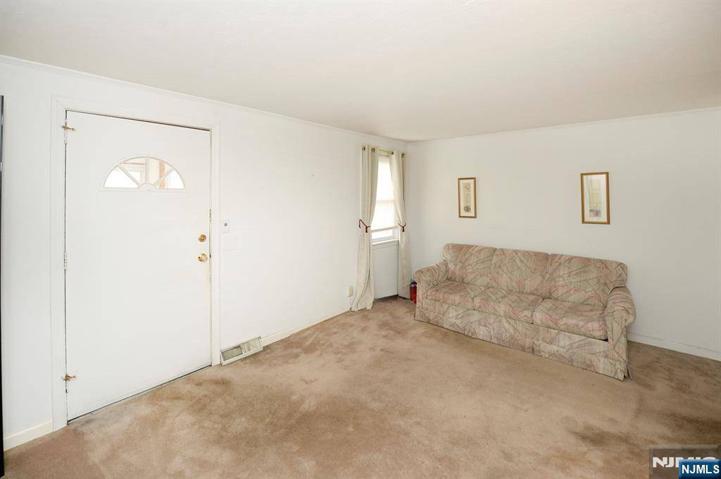 Bergenfield, NJ 07621,157 Elder AVE