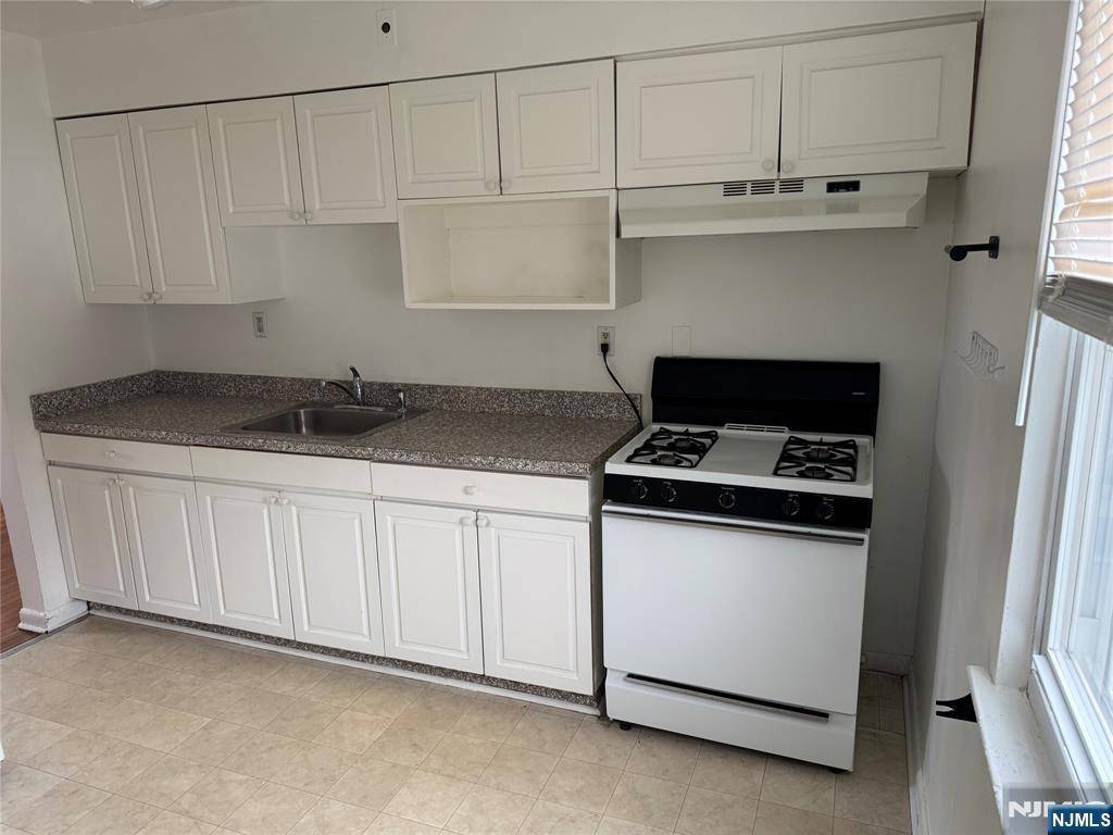 Tenafly, NJ 07670,10 Engle ST #1