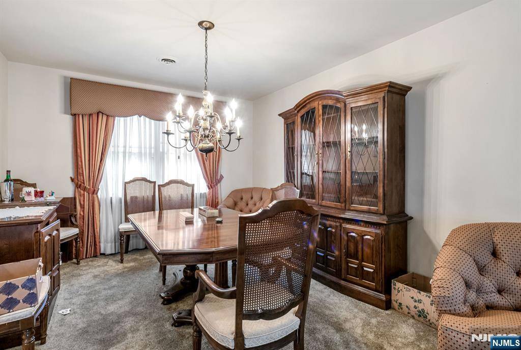 Oradell, NJ 07649,850 Ridgewood AVE