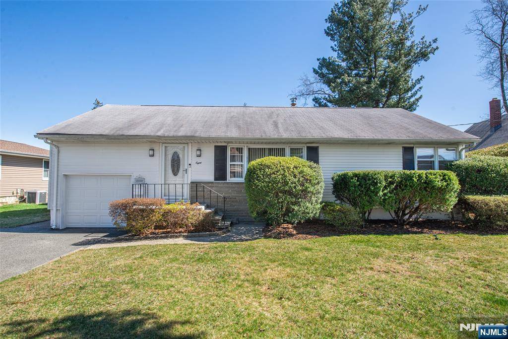 Clifton, NJ 07013,8 Avondale AVE