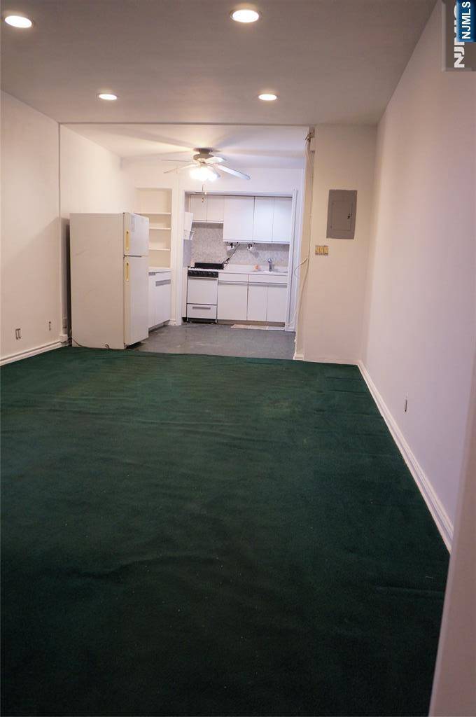 Fort Lee, NJ 07024,410 Fairview AVE #4D