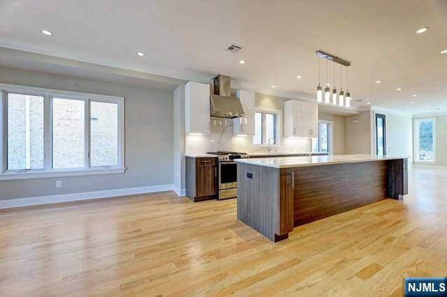 Palisades Park, NJ 07650,53 W Columbia AVE #A