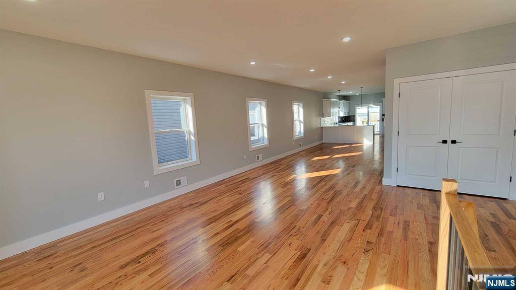 Kearny, NJ 07032,369 Forest ST