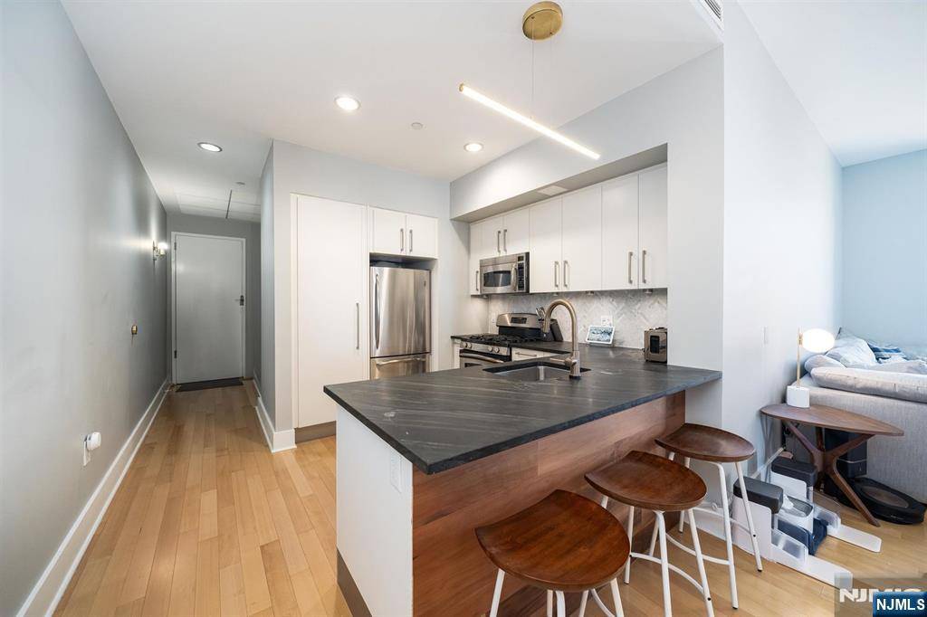 Jersey City, NJ 07304,4 Beacon WAY #502