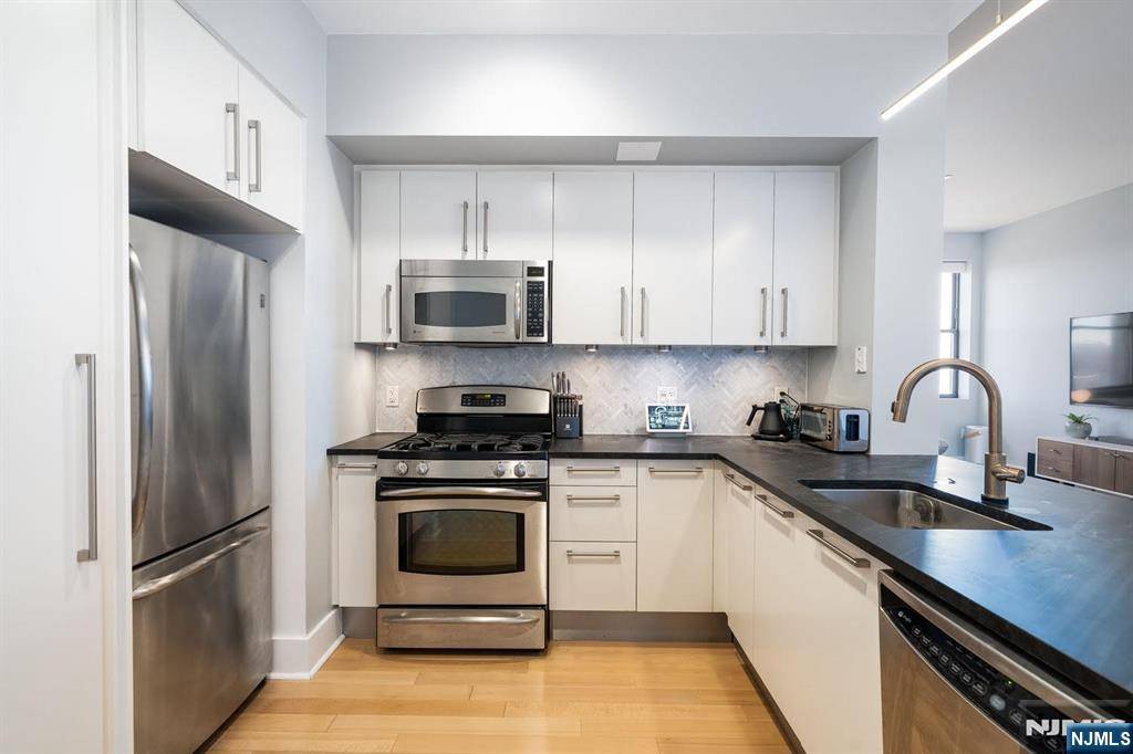 Jersey City, NJ 07304,4 Beacon WAY #502