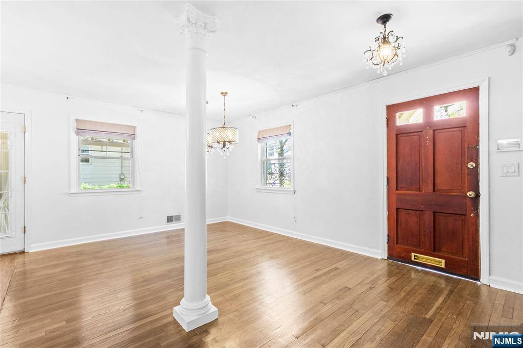 Teaneck, NJ 07666,132 Stuyvesant RD