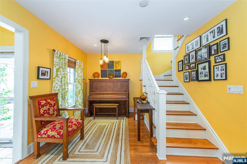 Glen Ridge, NJ 07028,90 Carteret ST