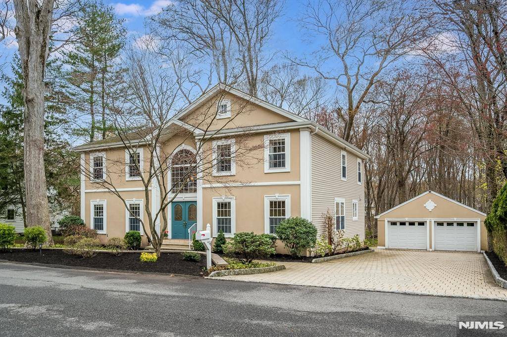Woodcliff Lake, NJ 07677,16 Reeds LN