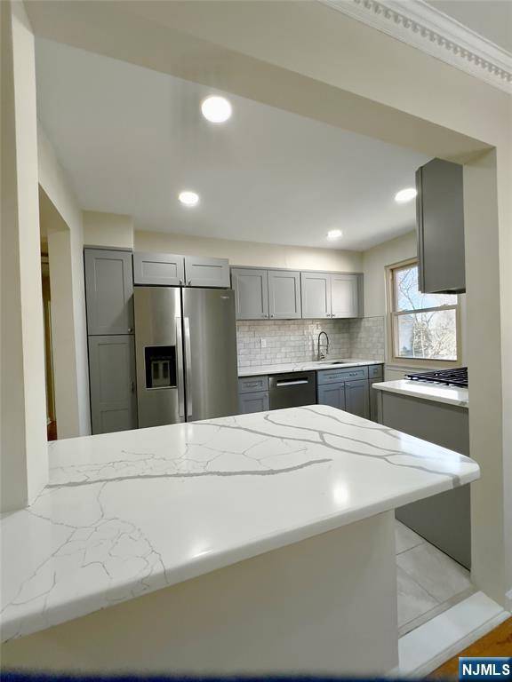 Bergenfield, NJ 07621,115 E Clinton AVE #1A