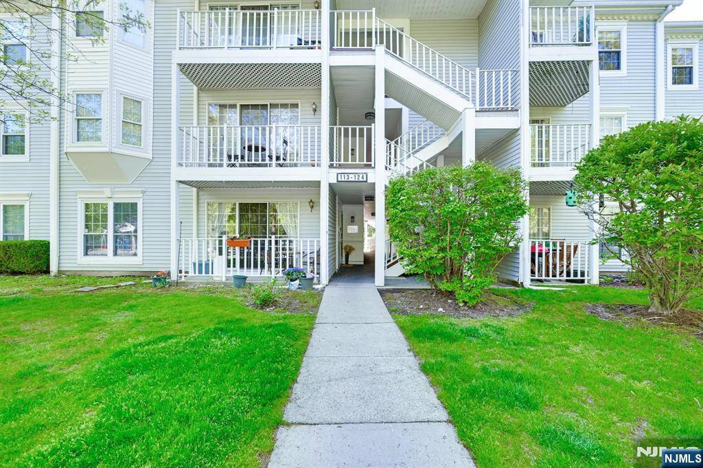 Mahwah, NJ 07430,116 Raintree LN