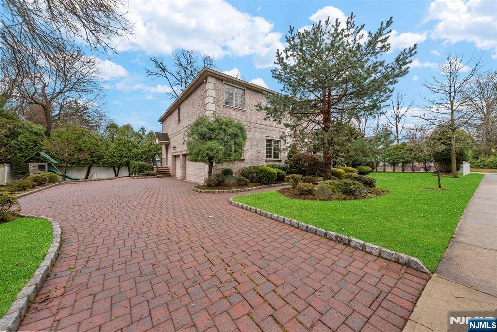 Closter, NJ 07624,15 1st ST