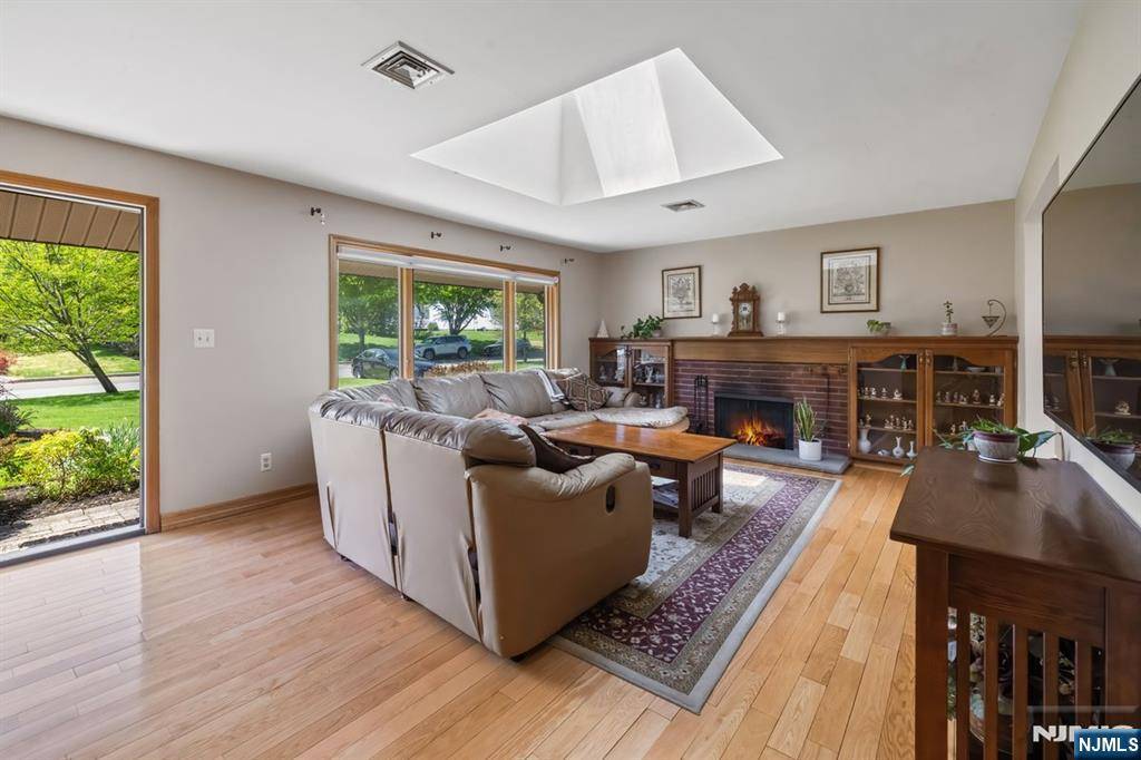 North Haledon, NJ 07508,23 Willow Brook CT