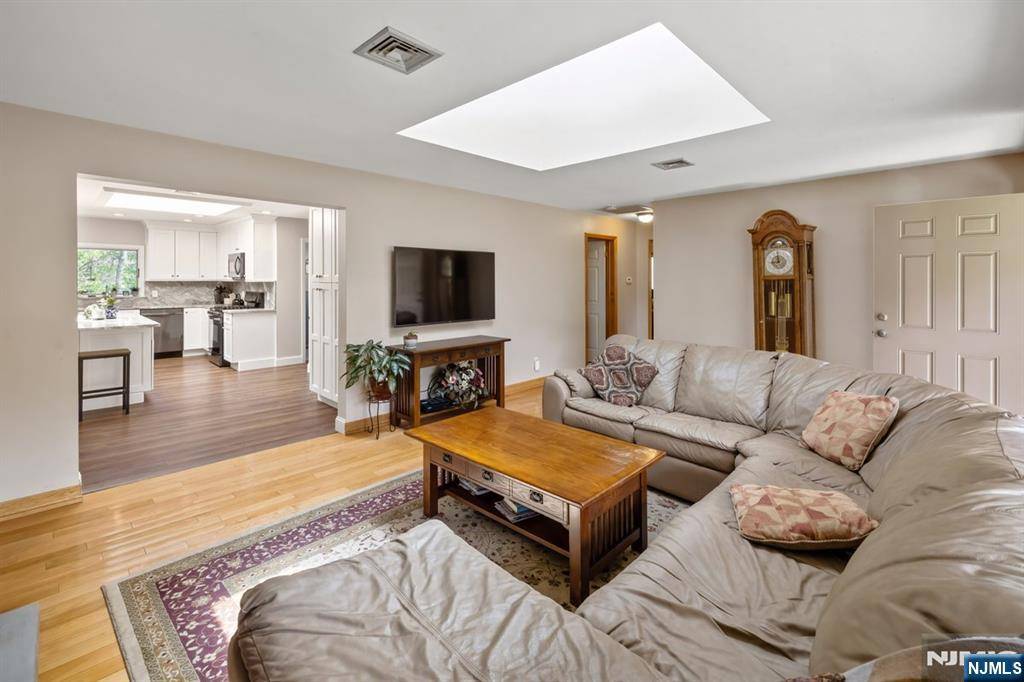 North Haledon, NJ 07508,23 Willow Brook CT