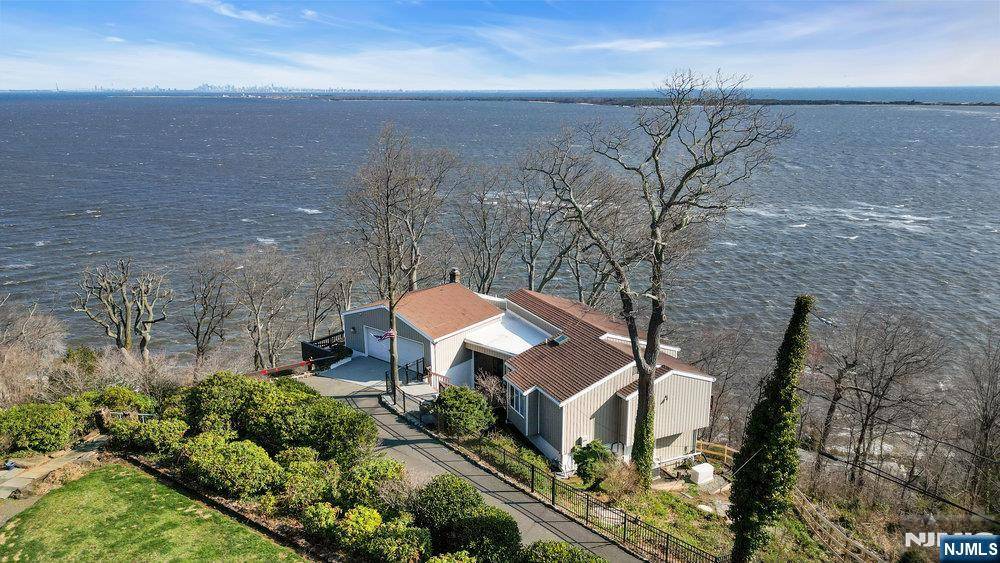Atlantic Highlands, NJ 07716,1 Hillside RD