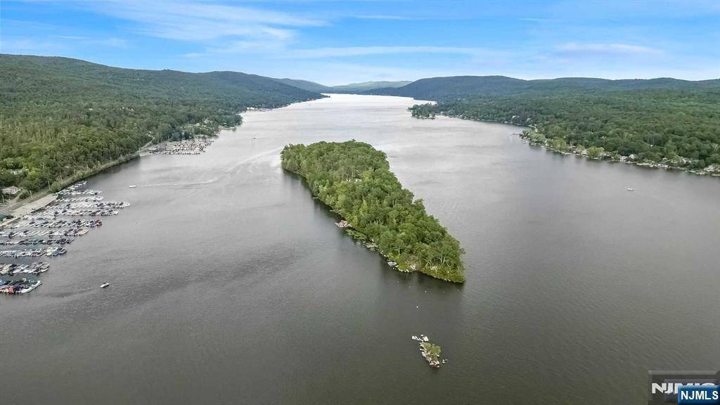 West Milford, NJ 07421,206 Lakeside RD