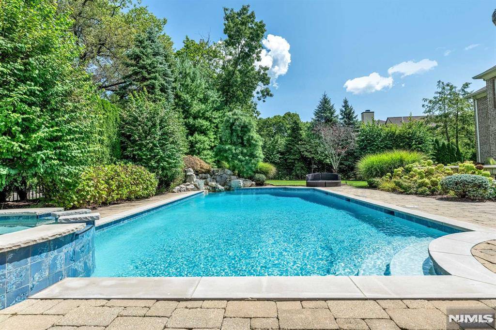 Demarest, NJ 07627,4 Carol CT