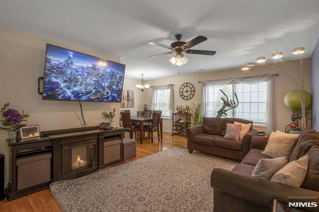 Hillsdale, NJ 07642,35 Colonial Village DR