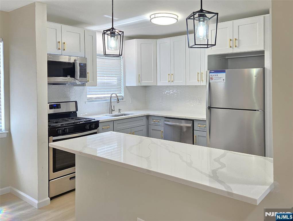 Leonia, NJ 07605,20A Lakeview AVE