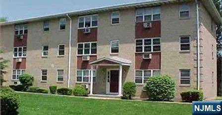 Secaucus, NJ 07094,2 Radio AVE #B8