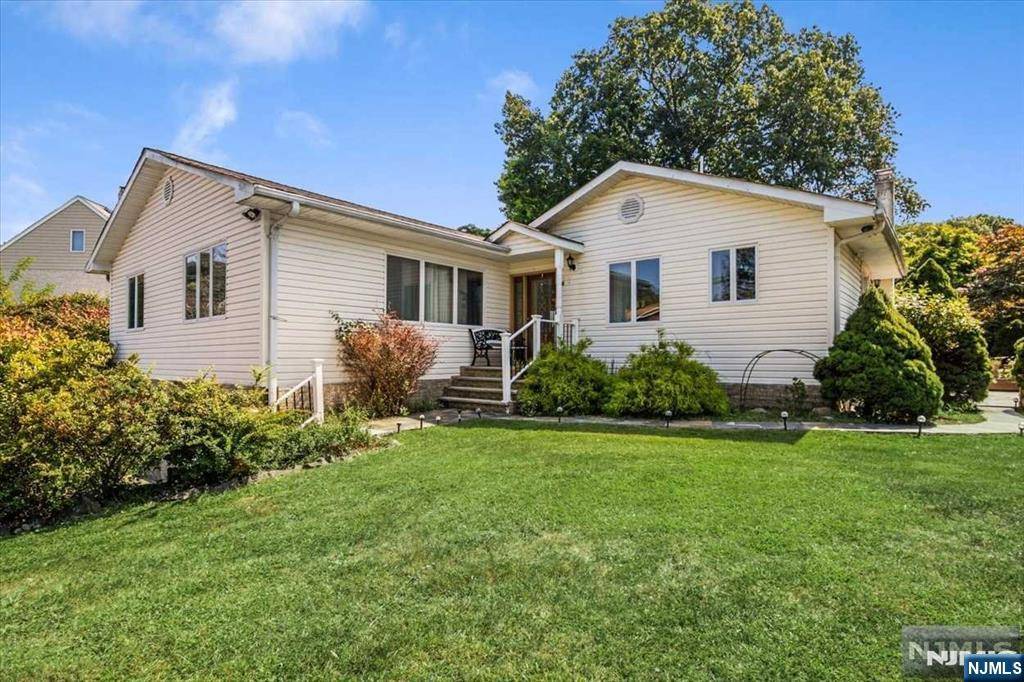 Woodland Park, NJ 07424,19 Borrego DR