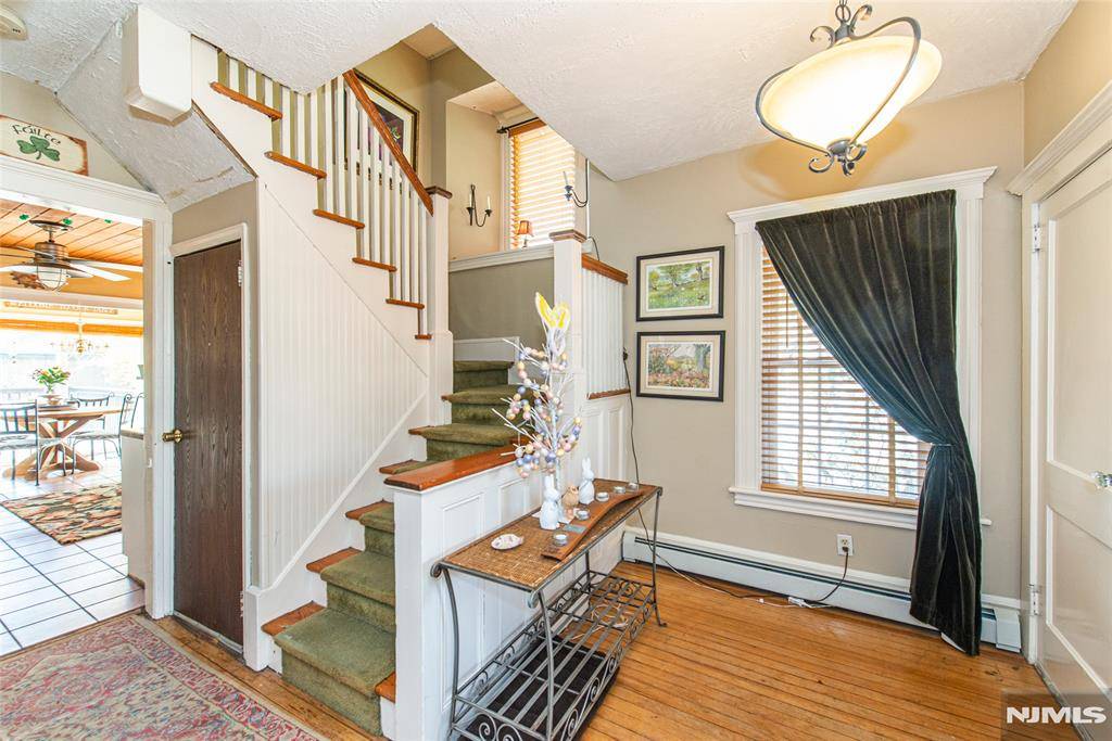Ramsey, NJ 07446,31 Maple ST