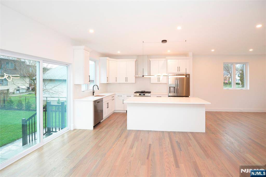 Tenafly, NJ 07670,56 Gordon AVE #B